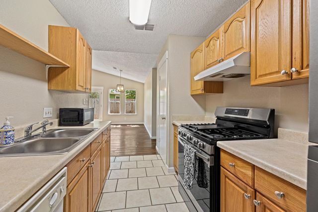 906 Oleander LN 906, Round Rock, TX 78664