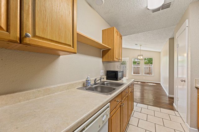 906 Oleander LN 906, Round Rock, TX 78664