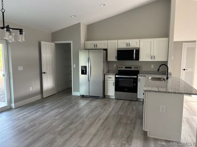 6620 N Roland Drive, Dunnellon, FL 34433