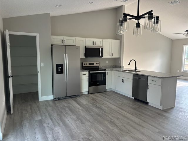 6620 N Roland Drive, Dunnellon, FL 34433