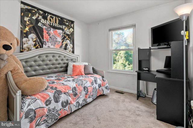 6401 SETA DR, Lanham, MD 20706