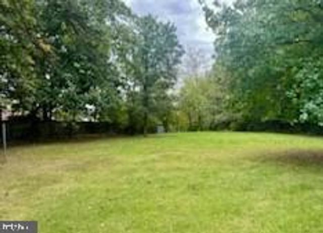 6401 SETA DR, Lanham, MD 20706