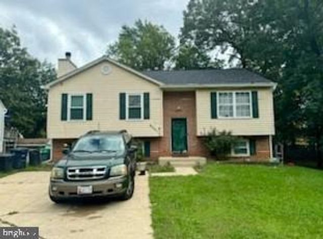 6401 SETA DR, Lanham, MD 20706