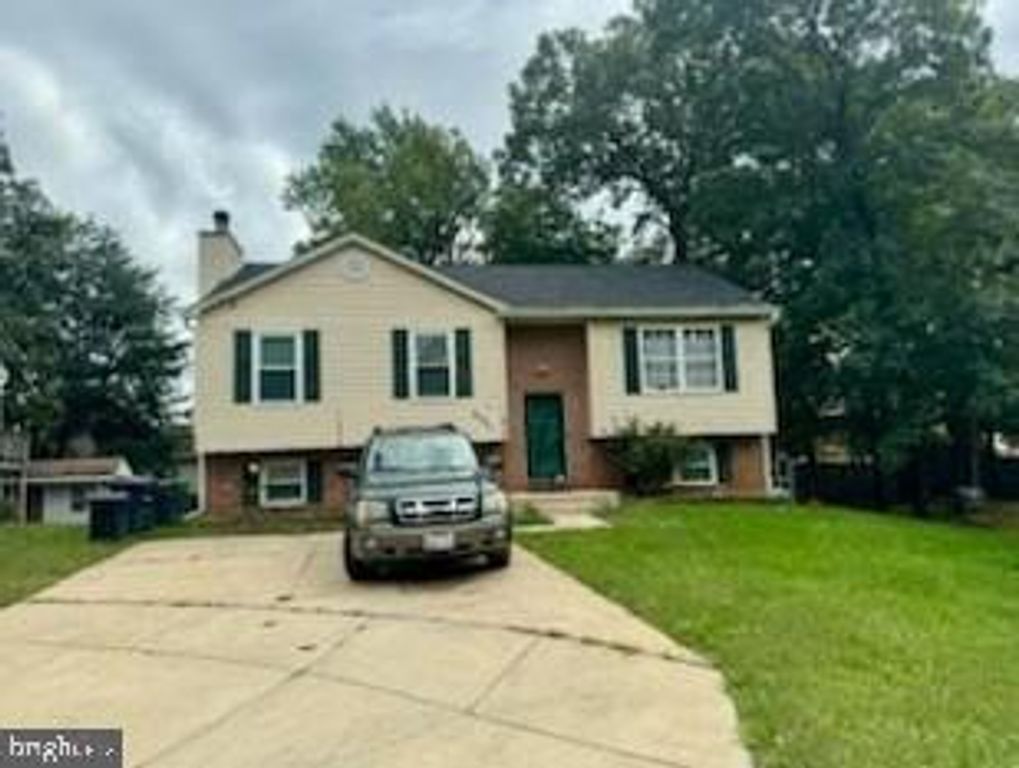 6401 SETA DR, Lanham, MD 20706