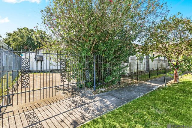 2939 Leonidas St, New Orleans, LA 70118