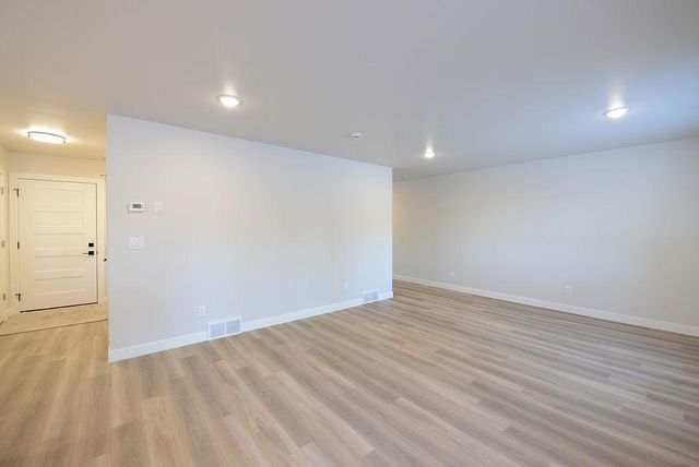 1018 3rd Avenue N, Moorhead, MN 56560