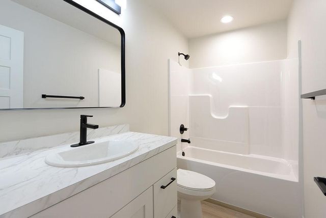 1018 3rd Avenue N, Moorhead, MN 56560