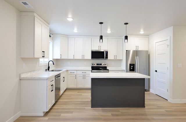 1018 3rd Avenue N, Moorhead, MN 56560