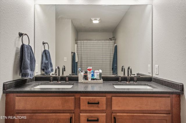 1125 Crested Springs Way, Knoxville, TN 37923