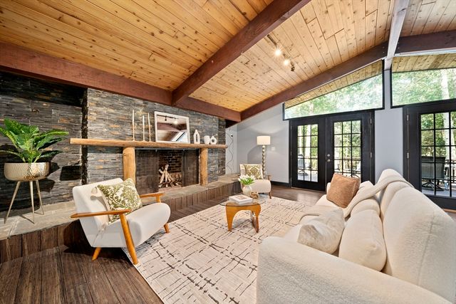 4 Crooked Pond Dr, Boxford, MA 01921