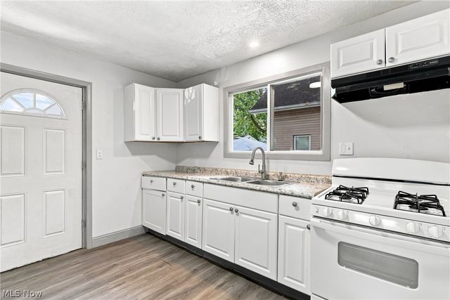 1000 Lovers Lane, Akron, OH 44306