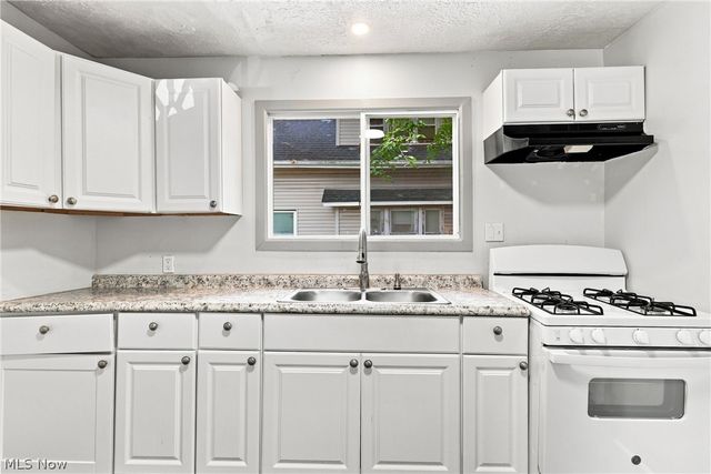 1000 Lovers Lane, Akron, OH 44306