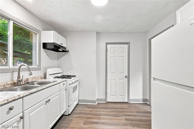 1000 Lovers Lane, Akron, OH 44306