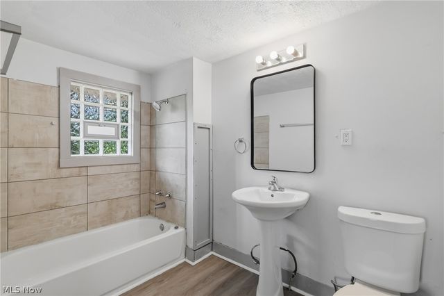 1000 Lovers Lane, Akron, OH 44306