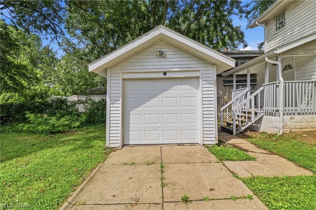 1000 Lovers Lane, Akron, OH 44306