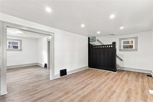 1000 Lovers Lane, Akron, OH 44306
