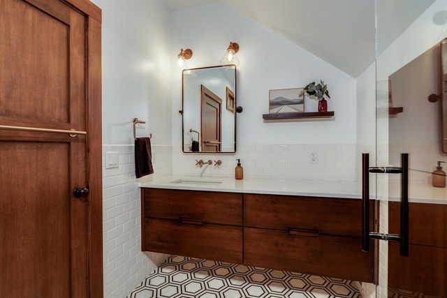 305 S Mills Street, Madison, WI 53715