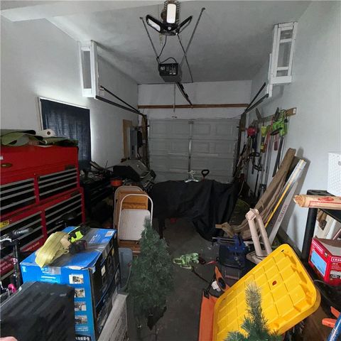 2927 Spangler Rd, Hermitage, PA 16148