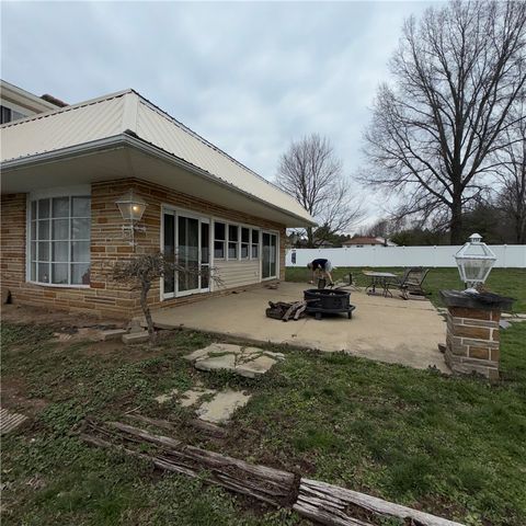 2927 Spangler Rd, Hermitage, PA 16148