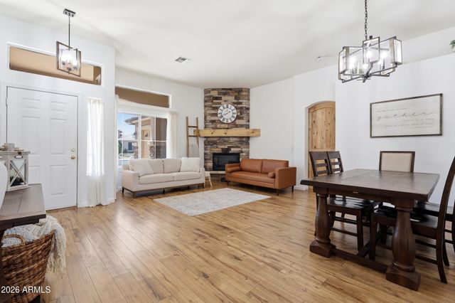 7329 N 82ND Avenue, Glendale, AZ 85303