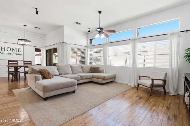 7329 N 82ND Avenue, Glendale, AZ 85303