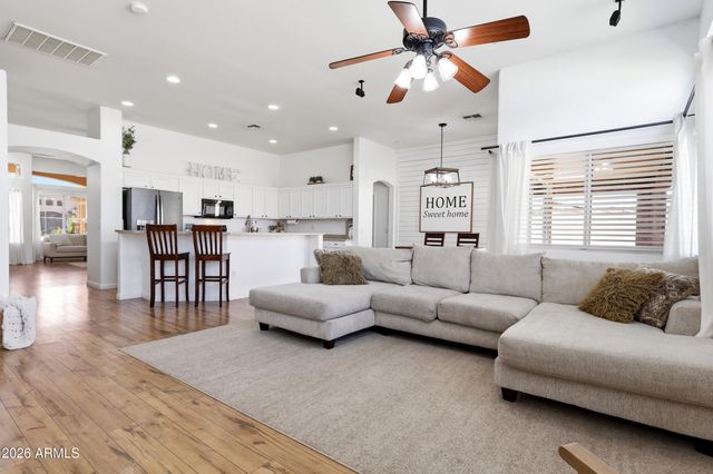 7329 N 82ND Avenue, Glendale, AZ 85303