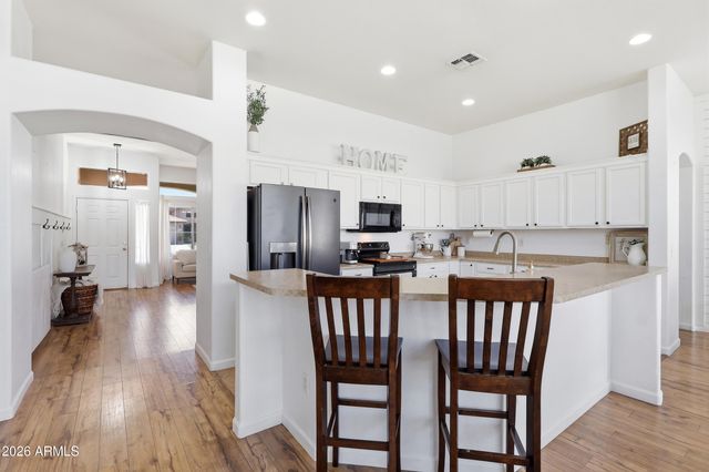 7329 N 82ND Avenue, Glendale, AZ 85303