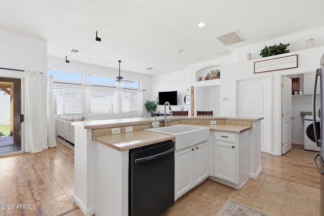 7329 N 82ND Avenue, Glendale, AZ 85303
