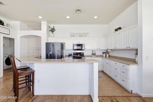 7329 N 82ND Avenue, Glendale, AZ 85303