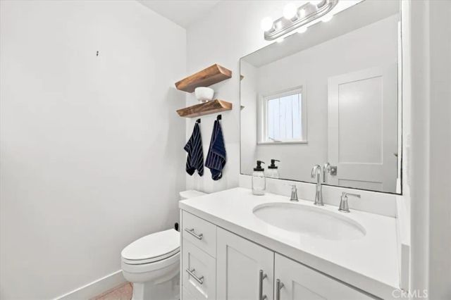 118 Meyer Court, Hermosa Beach, CA 90254