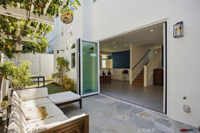 118 Meyer Court, Hermosa Beach, CA 90254