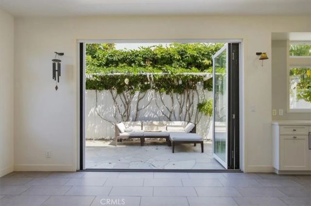 118 Meyer Court, Hermosa Beach, CA 90254