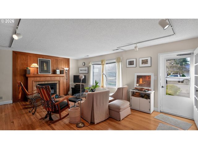 651 WAYNE Dr, Keizer, OR 97303