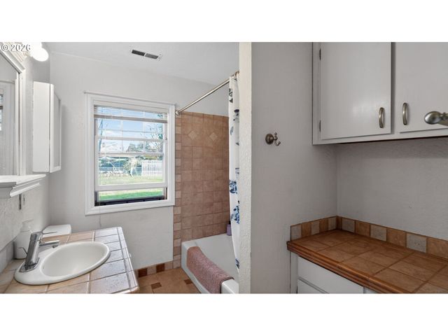 651 WAYNE Dr, Keizer, OR 97303