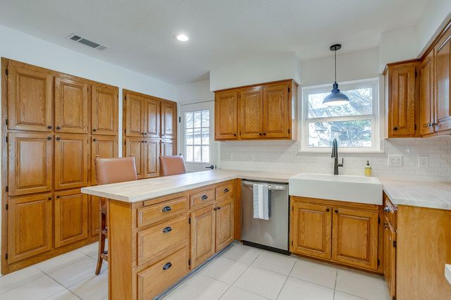 10127 Ravenswood Road, Granbury, TX 76049