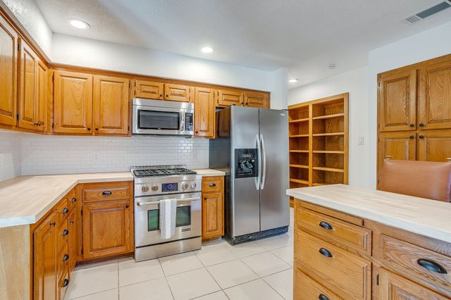 10127 Ravenswood Road, Granbury, TX 76049