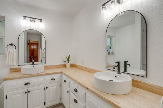 10127 Ravenswood Road, Granbury, TX 76049