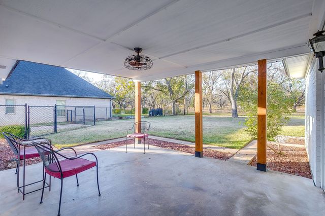 10127 Ravenswood Road, Granbury, TX 76049