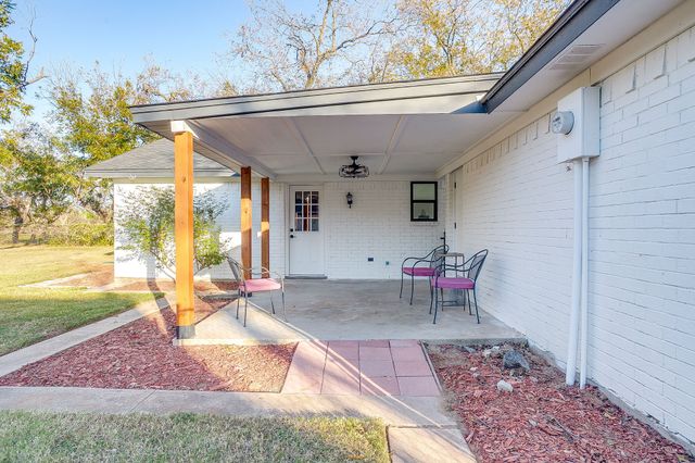 10127 Ravenswood Road, Granbury, TX 76049