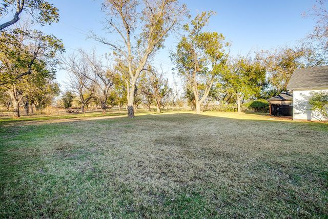 10127 Ravenswood Road, Granbury, TX 76049