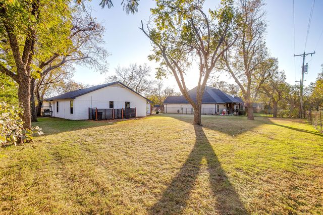 10127 Ravenswood Road, Granbury, TX 76049