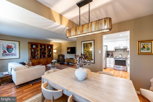 204 CAMSTEN CT, Chesterbrook, PA 19087