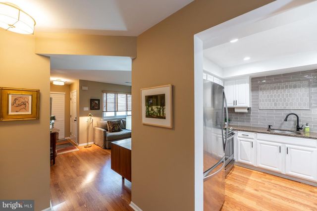 204 CAMSTEN CT, Chesterbrook, PA 19087