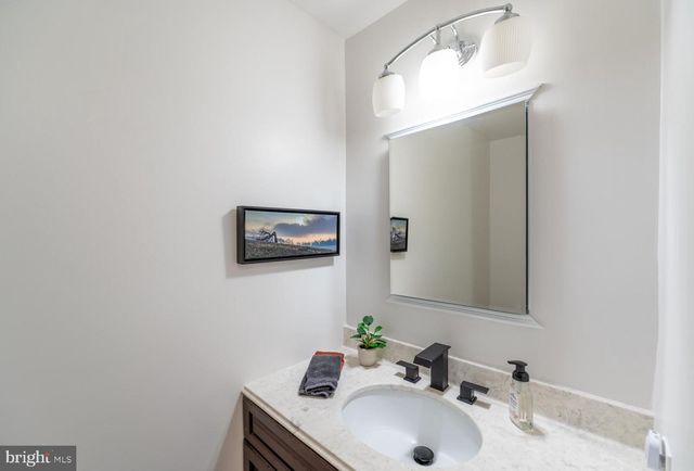 204 CAMSTEN CT, Chesterbrook, PA 19087