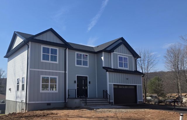 15 WALKER AVE, West Milford, NJ 07480