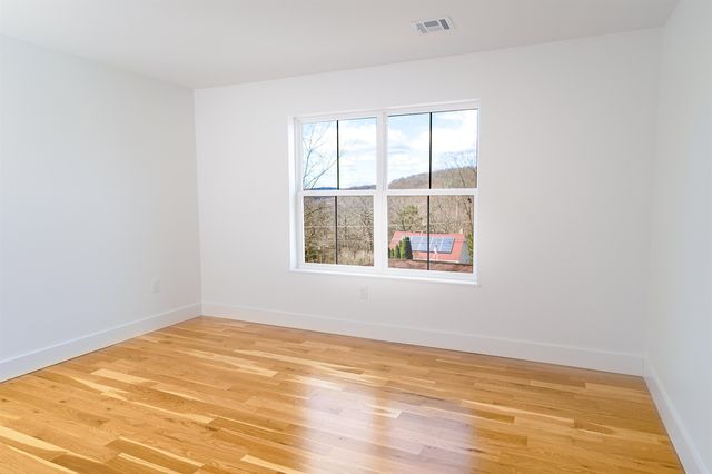 15 WALKER AVE, West Milford, NJ 07480