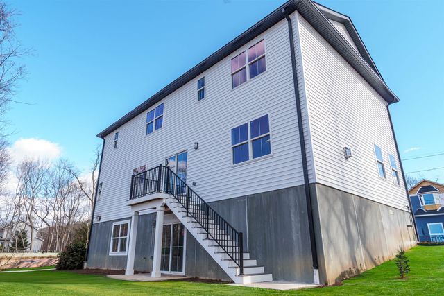 15 WALKER AVE, West Milford, NJ 07480
