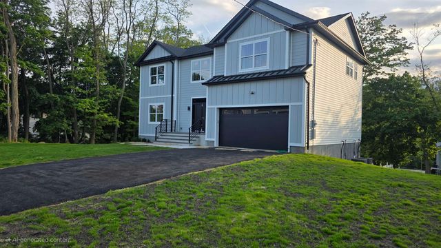 15 WALKER AVE, West Milford, NJ 07480