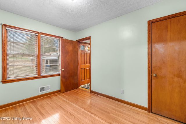 7710 Sierra Trail, Louisville, KY 40214