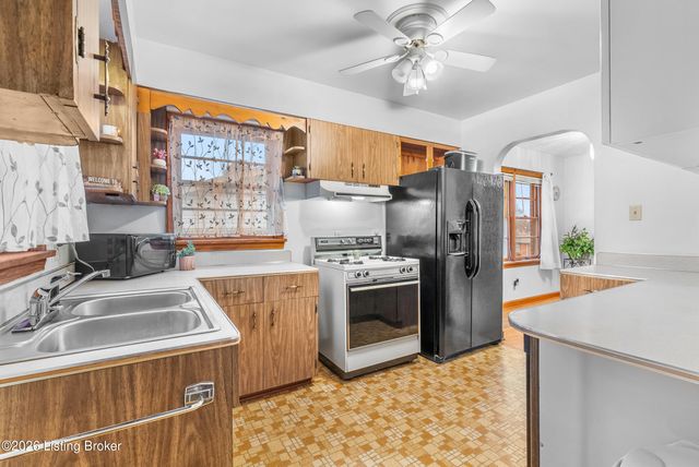 7710 Sierra Trail, Louisville, KY 40214